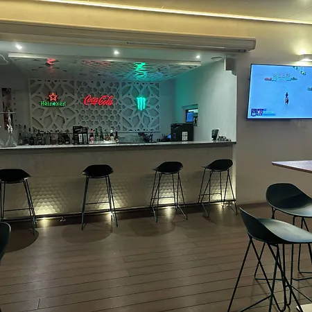 Daos & Terrace Готель
