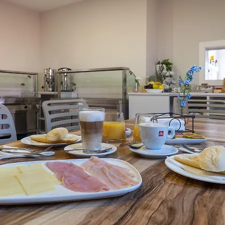 Hotel Daos & Terrace Marbella