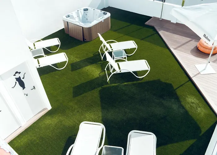 Daos & Terrace Hotel